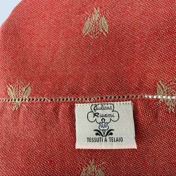 Giuliana Ricami Tuscan Linen Jacquard Honeybee Table runner - Picture 4 of 8